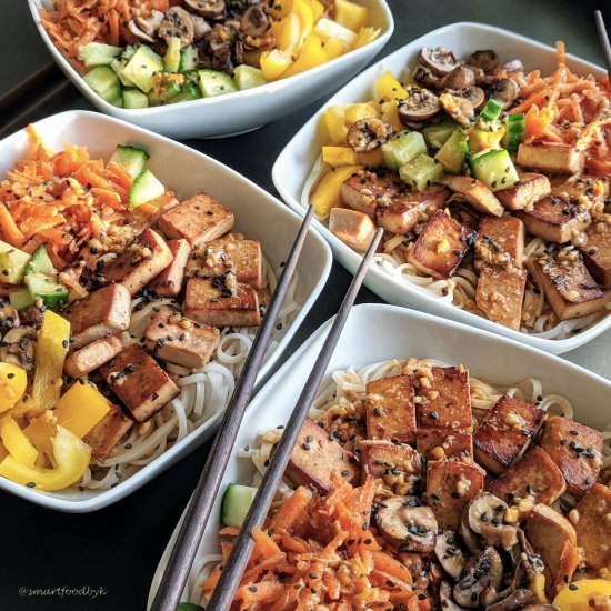 Fresh & hearty rice noodle bowl