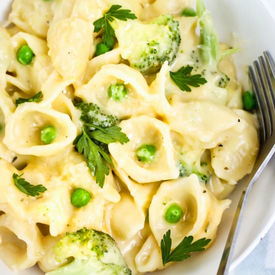 Cheesy Seashell Pasta with Peas