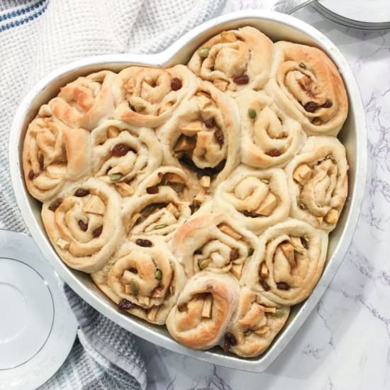 Delicious Apple Cinnamon Bun