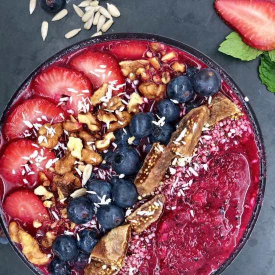 Beet and Dragon Fruit Smoothie Bowl