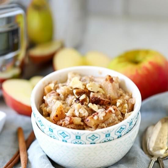 Apple Cinnamon Crockpot Oatmeal