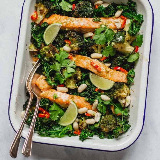 Roast salmon and broccoli traybake
