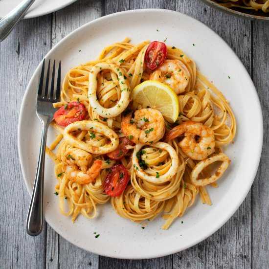 Quick Seafood and Garlic Linguine