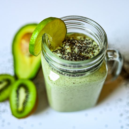 Avocado and Kiwi Smoothie with Lime