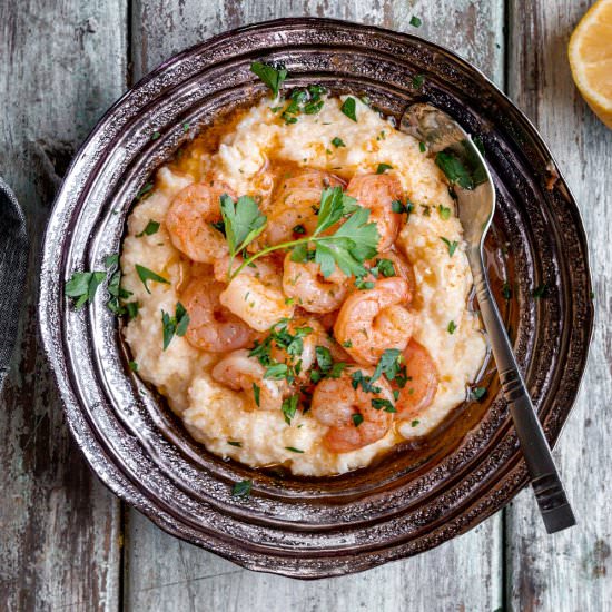 EASY SHRIMP AND GRITS