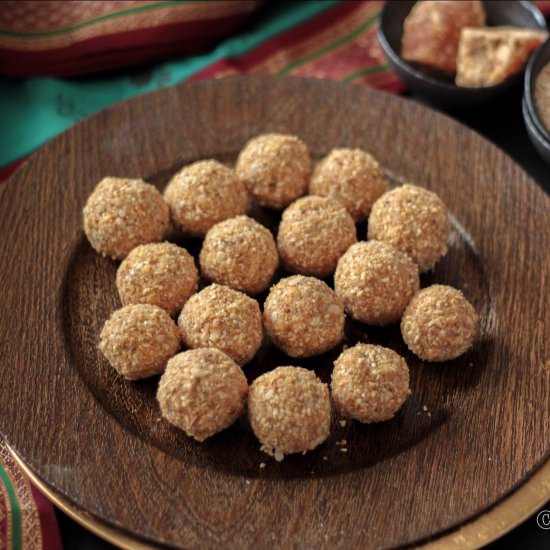 Til Bhugga/Til Khoya Ladoo