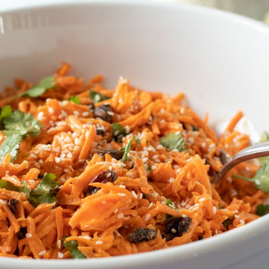 Spicy Vegan Carrot Salad