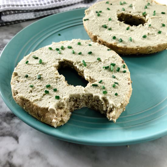 Vegan Garlic & Chive Cream Cheese