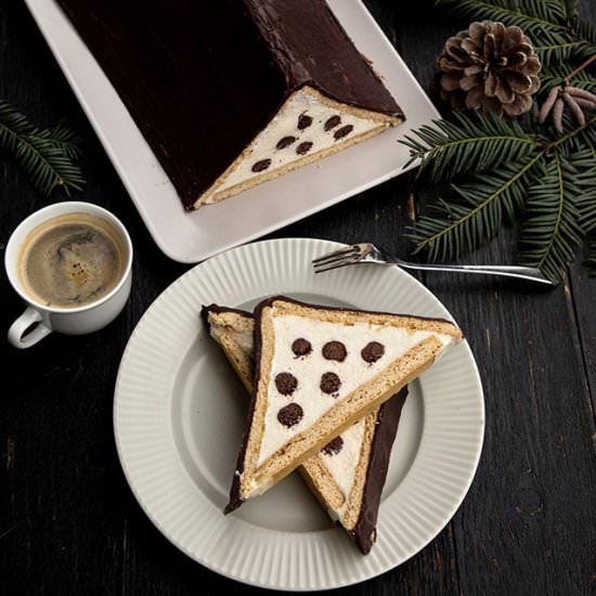 Roof cake – cake with vanilla cream