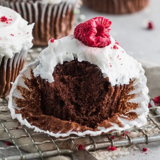 KETO CHOCOLATE CUPCAKES