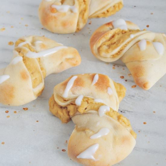 Vegan buns with vegan cottage cheese