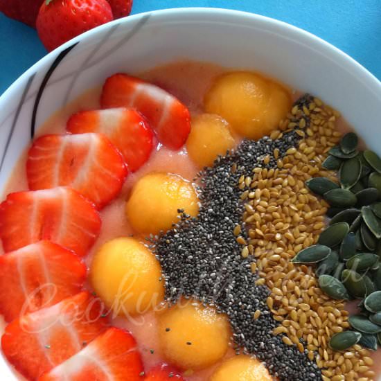 Cantaloupe and Strawberry Smoothie
