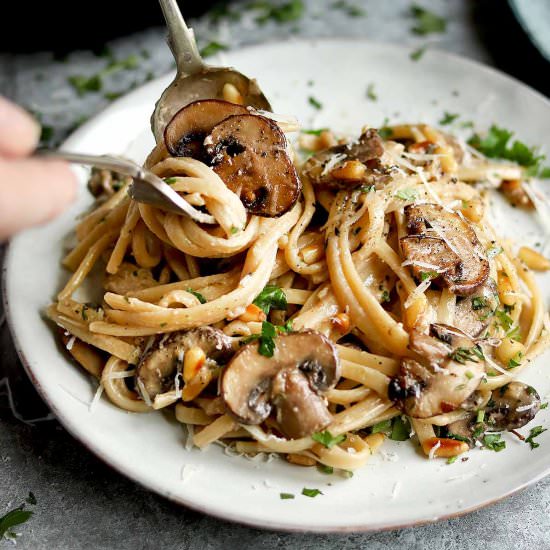 Creamy Garlic Mushroom Pasta