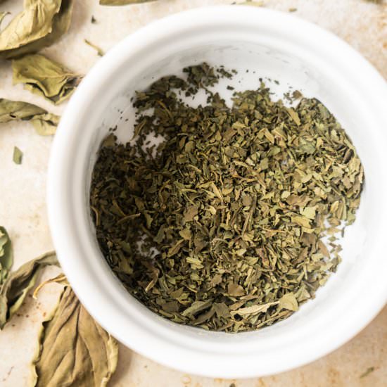 How to Dry Basil in the Oven
