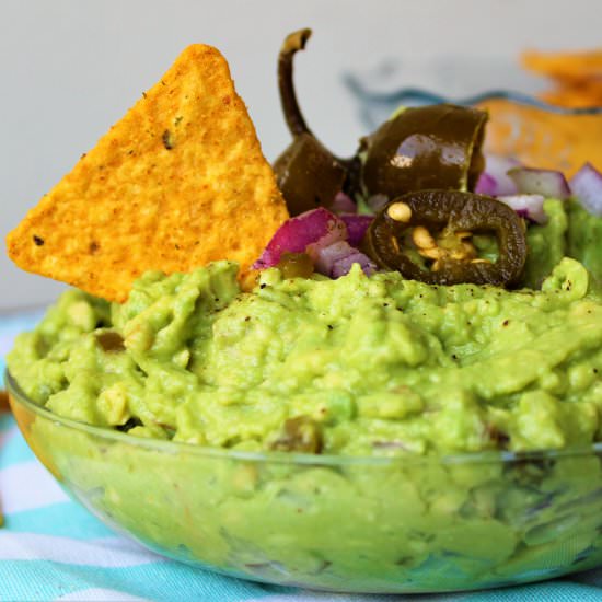 Simple & Spicy Guacamole