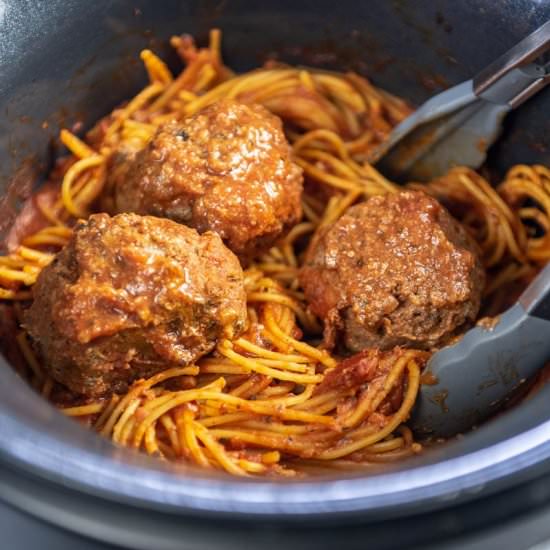 Slow Cooker Spaghetti & Meatballs
