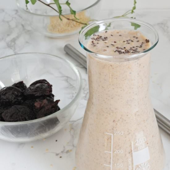 Sesame-date smoothie