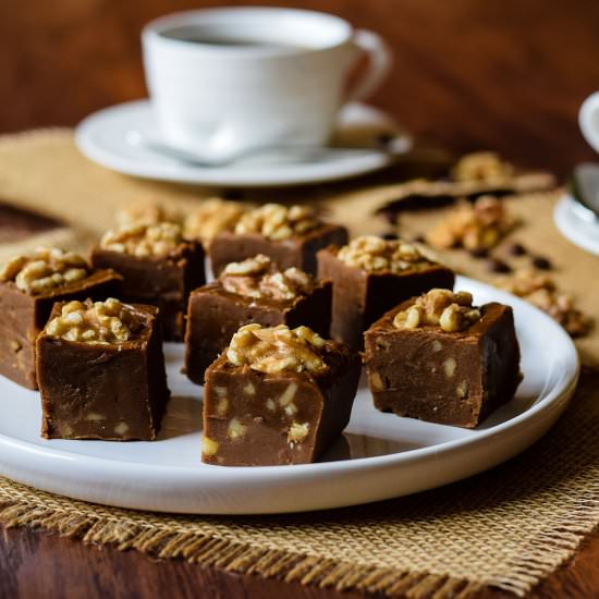Coffee and walnut fudge