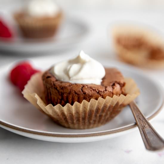 Flourless Chocolate Crackle Cakes
