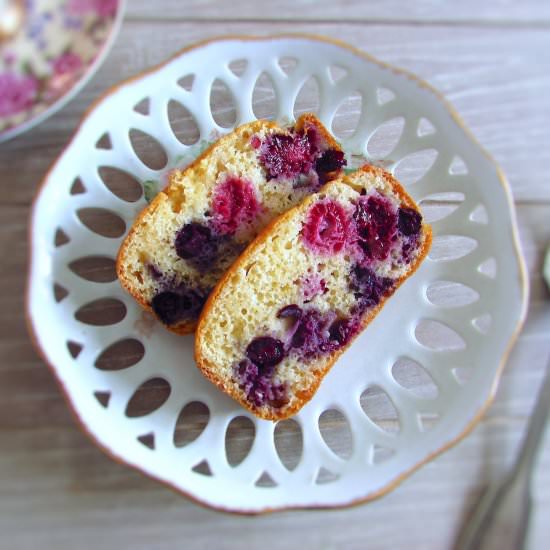 Yogurt cake with soft fruit