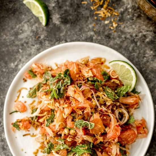 Yam Som O (Spicy Thai Pomelo Salad)