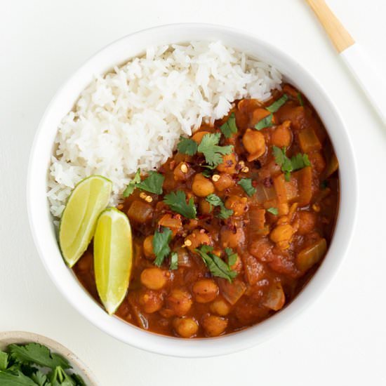 Easy Chickpea Curry (Vegan)