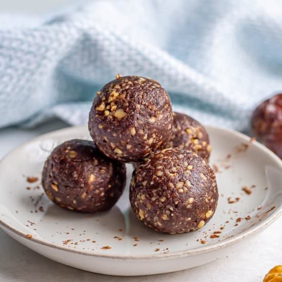Raw brownie bites