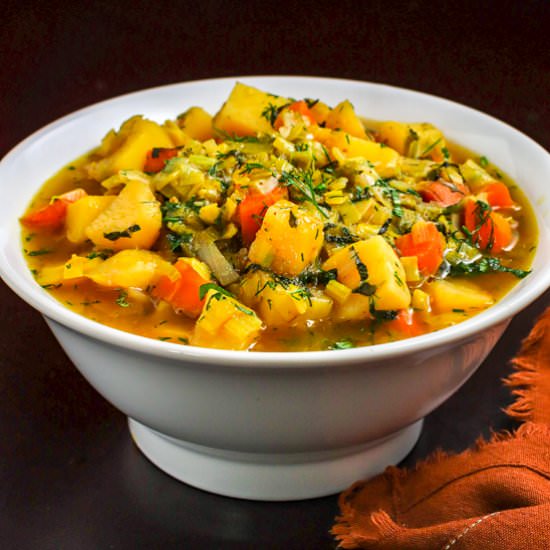 VEGAN CHUNKY POTATO LEEK SOUP