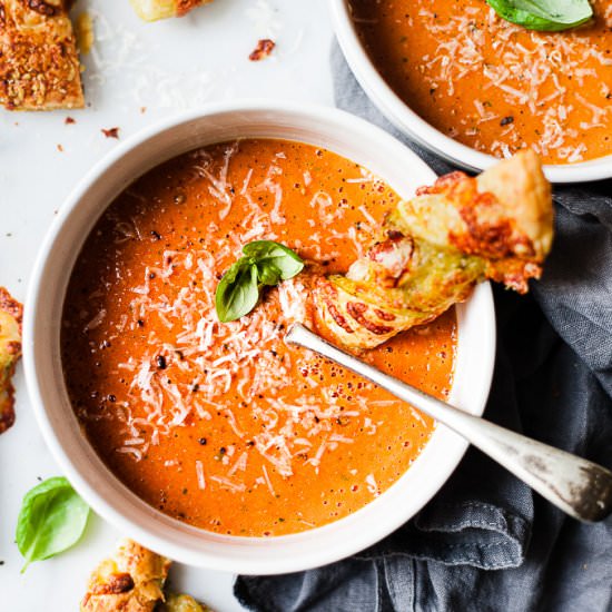 EASY HOMEMADE TOMATO SOUP