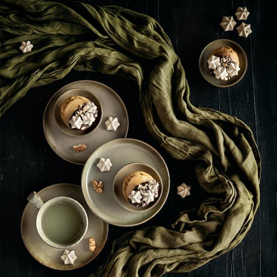 Matcha muffins with meringues