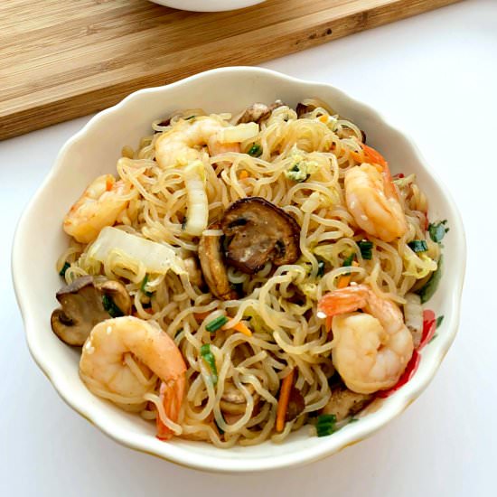 EASY KETO LO MEIN WITH SHRIMP