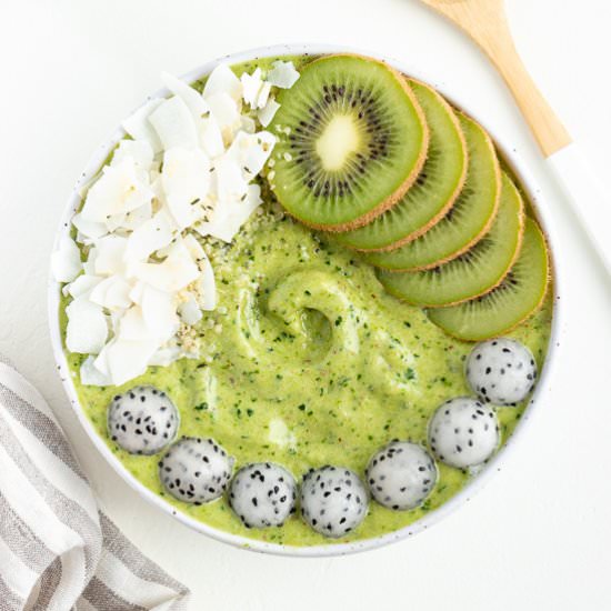 Pineapple Kale Smoothie Bowl