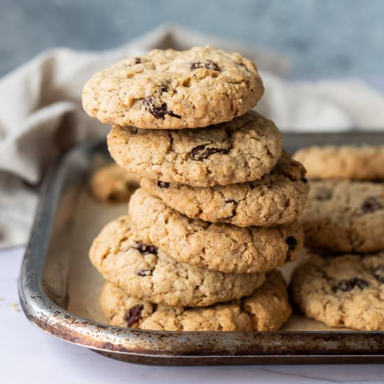 Vegan Oatmeal Raisin Cookies