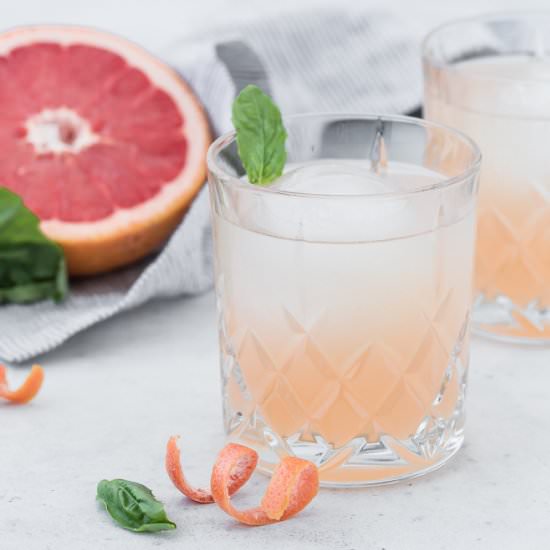 Grapefruit and Elderflower Cocktail