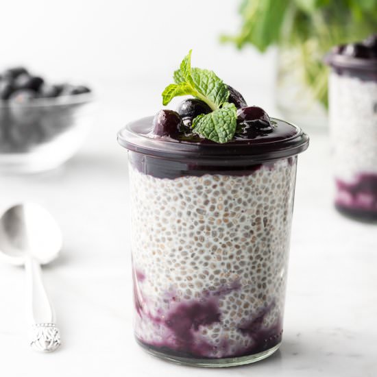 overnight maple berry chia pudding