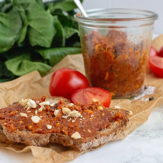 RED CASHEW TOMATO PESTO