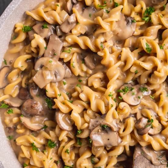 One-Pot Vegan Mushroom Stroganoff​