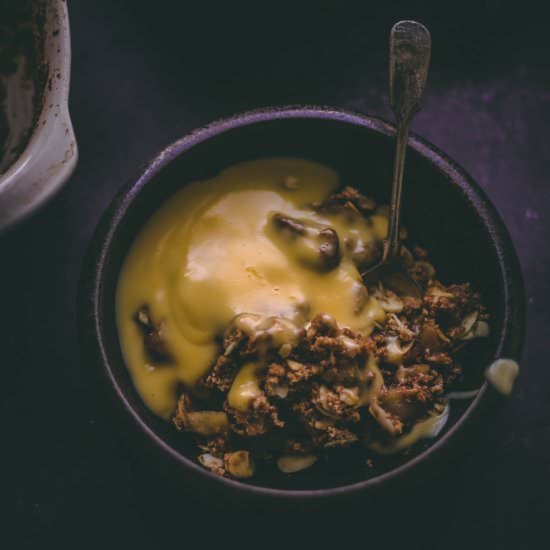 Easy and cosy spelt apple crumble