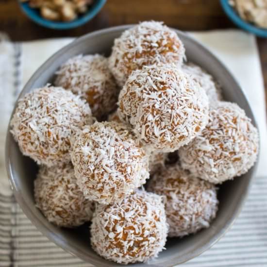 Carrot Cake Energy Bites
