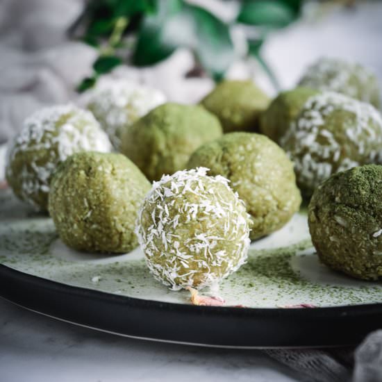 Coconut Cashew Matcha Energy Bites
