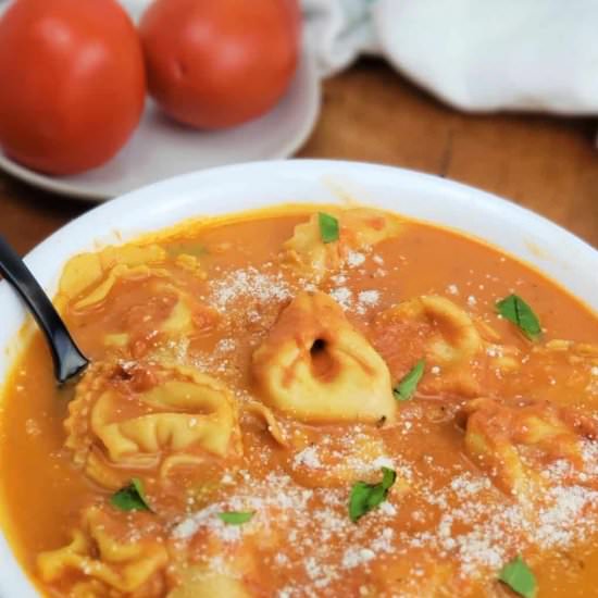 Instant Pot Tomato Tortellini Soup