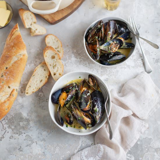 Mussels with white wine & cream