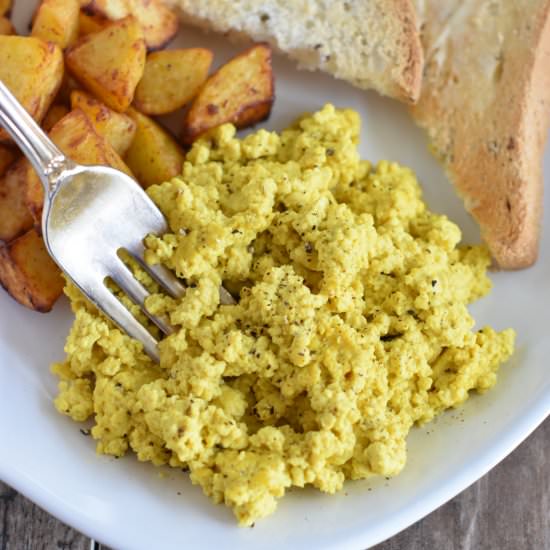 Cheesy Vegan Tofu Scramble