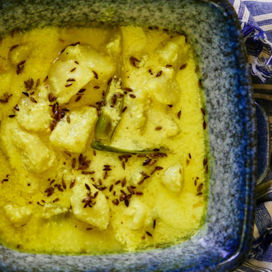 Basic potato curry in yoghurt