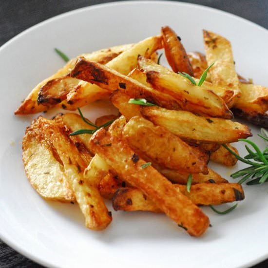 BAKED ROSEMARY GARLIC FRIES