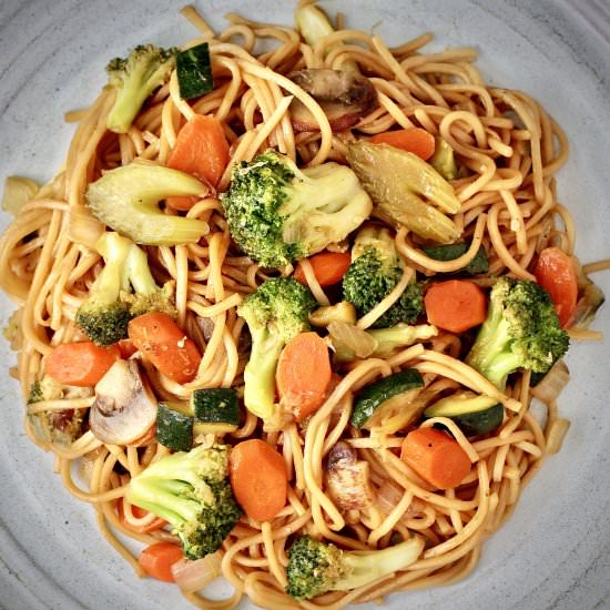 EASY VEGETABLE LO MEIN