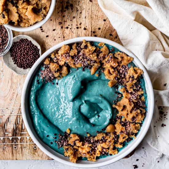 Cookie Monster Smoothie Bowl