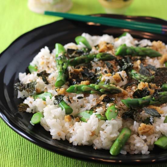 Asparagus and egg scattered sushi