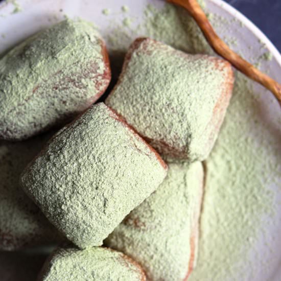 Matcha beignets
