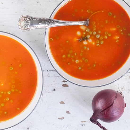 Roasted bell pepper soup with peas